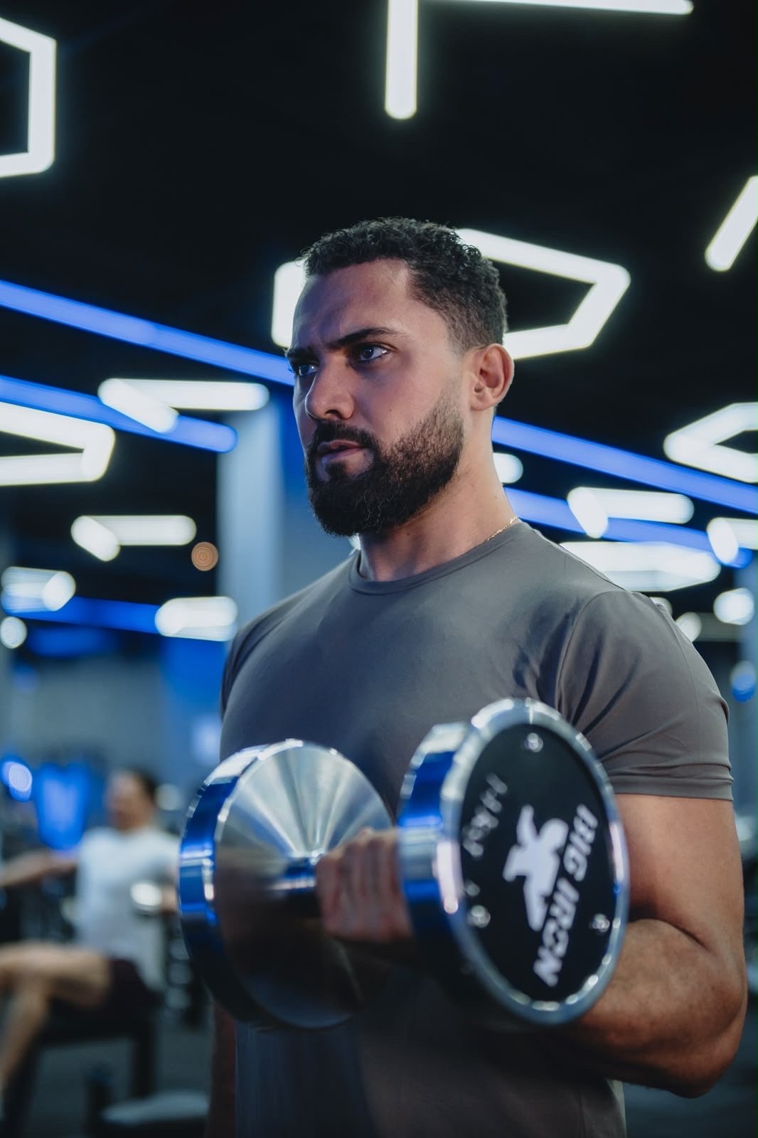 Dr. Jordian Pinheiro treinando na academia